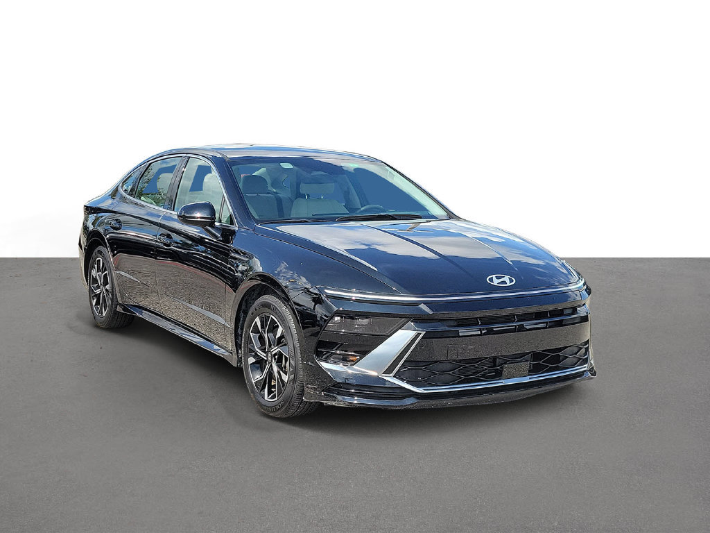 Used 2025 Hyundai Sonata SEL FWD image 2