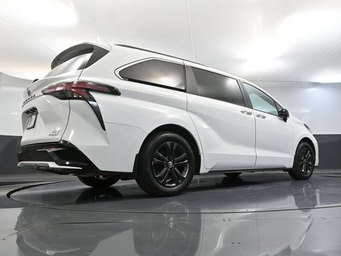 Used 2024 Toyota Sienna XSE AWD/4WD image 53