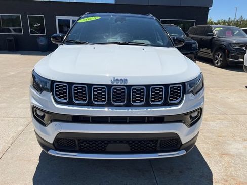 Used 2025 Jeep Compass Limited AWD/4WD image 2
