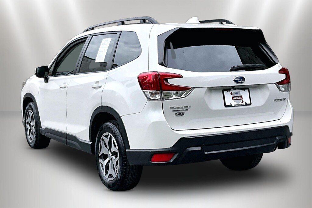 Used 2022 Subaru Forester Premium AWD/4WD image 4