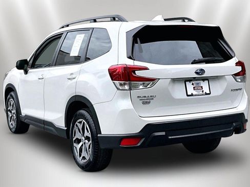 Certified 2022 Subaru Forester Premium AWD/4WD image 4