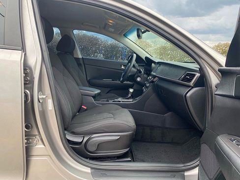 Used 2018 Kia Optima LX w/ 17" Alloy Wheels Package image 27