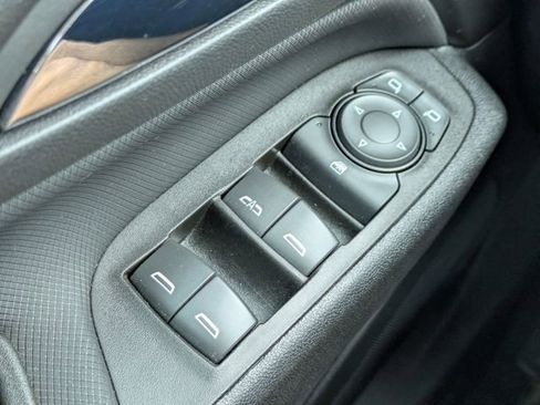 Used 2023 Chevrolet Equinox RS w/ RS Leather Package FWD image 23