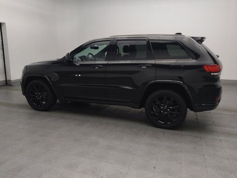 Used 2017 Jeep Grand Cherokee Altitude AWD/4WD image 3