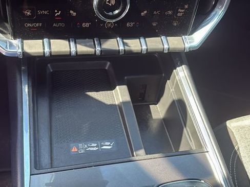 Used 2025 GMC Acadia Elevation image 22