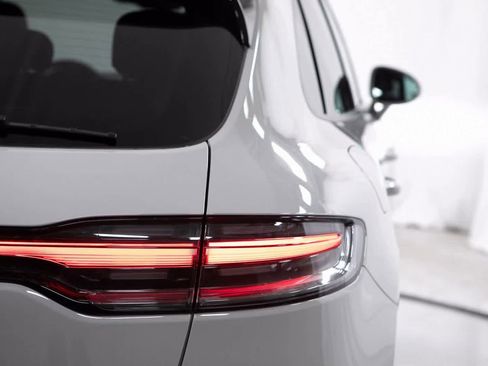 Certified 2025 Porsche Macan image 38