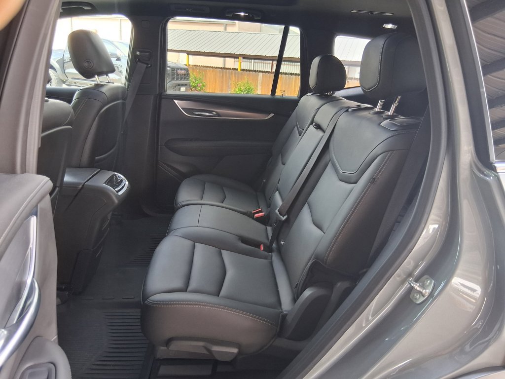 Used 2024 Cadillac XT6 Luxury w/ LPO, Floor Liner Package FWD image 22