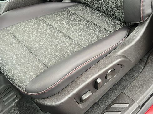 Certified 2024 Chevrolet Colorado Z71 w/ Z71 Convenience Package 2 image 17