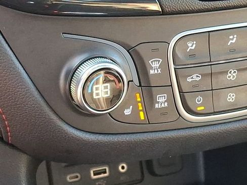 Used 2022 Chevrolet Equinox RS w/ RS Leather Package image 21