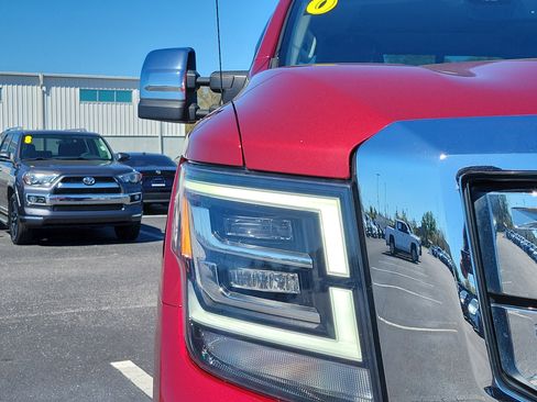 Used 2020 Nissan Titan SL w/ Moonroof Package image 7