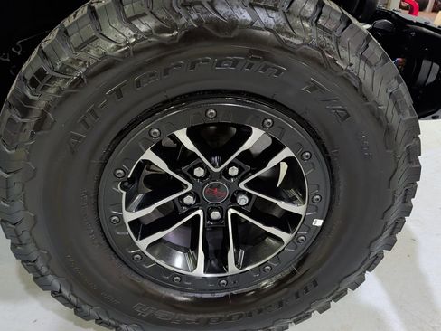 Used 2025 Jeep Wrangler Unlimited Rubicon image 9