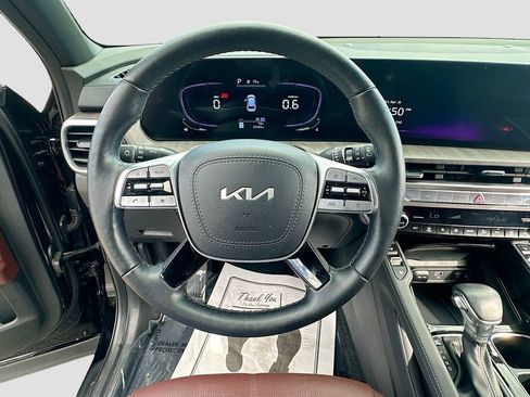 Used 2024 Kia Telluride EX w/ EX Captain's Chair Package image 11