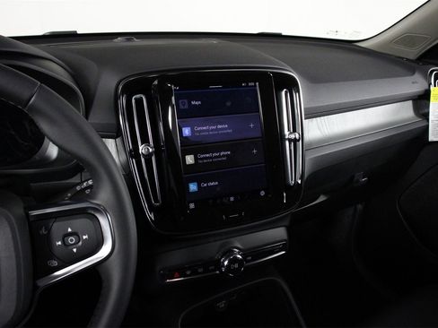 New 2025 Volvo XC40 B5 Plus w/ Protection Package Premier image 6