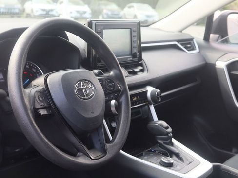 Used 2022 Toyota RAV4 LE AWD/4WD image 9