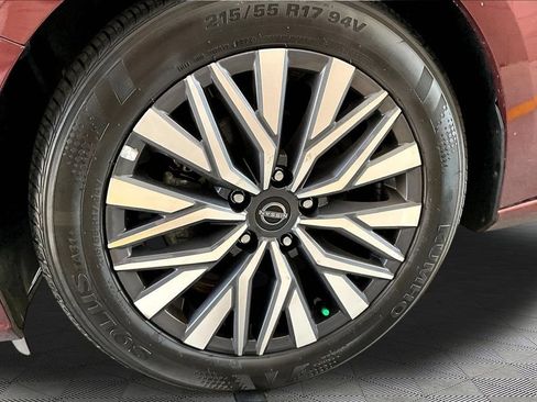 Used 2025 Nissan Altima 2.5 SV FWD image 32