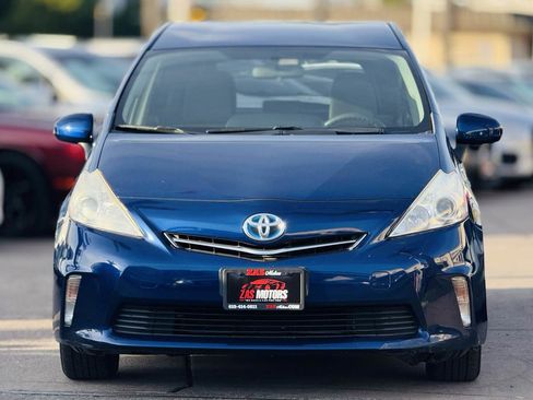 Used 2014 Toyota Prius V Two image 2
