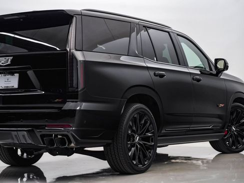 Used 2026 Cadillac Escalade V w/ LPO, ONYX Package AWD/4WD image 10