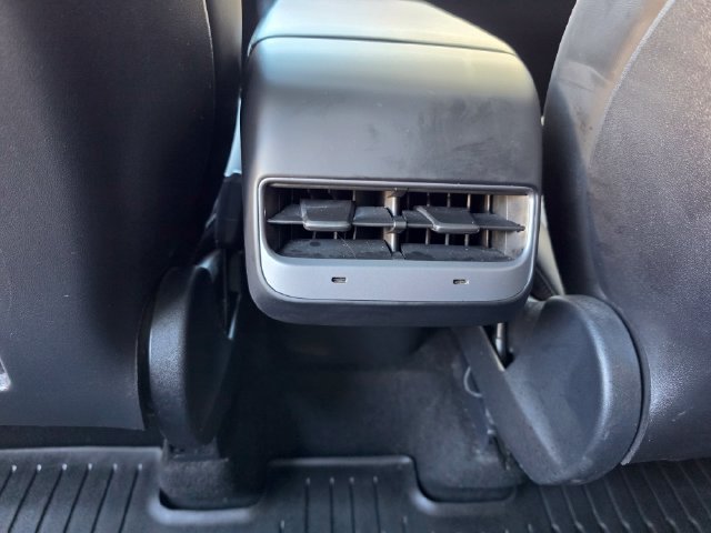 Used 2022 Tesla Model Y Performance AWD/4WD image 26