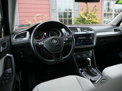 Used 2019 Volkswagen Tiguan SE image 12