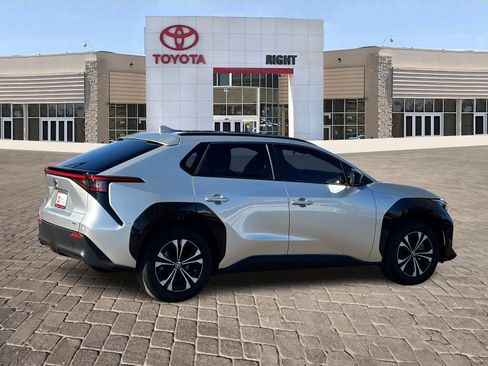 Used 2025 Toyota bZ4X XLE image 7
