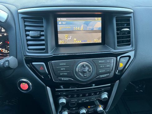 Used 2015 Nissan Pathfinder SV image 34