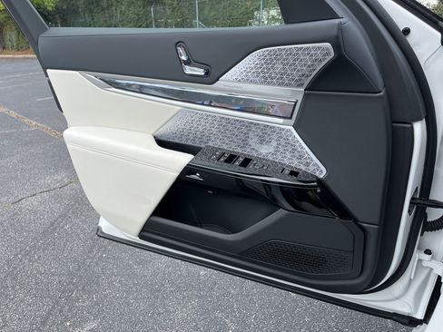 New 2026 BMW 740i image 15