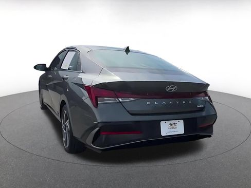 Used 2025 Hyundai Elantra Limited FWD image 11