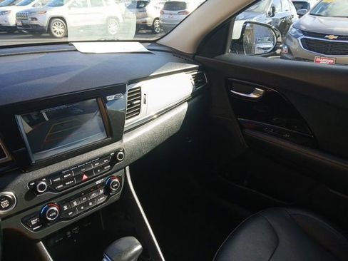 Used 2019 Kia Niro Touring image 22