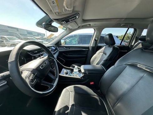 Used 2023 Jeep Grand Cherokee 4WD 4xe image 8