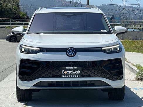 New 2026 Volkswagen Tiguan SEL R-Line AWD/4WD image 9