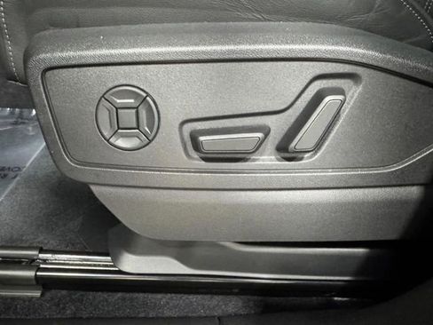 Used 2025 Audi Q5 Prestige AWD/4WD image 23
