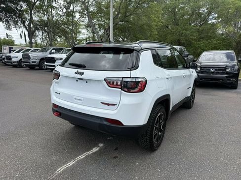Used 2025 Jeep Compass Trailhawk AWD/4WD image 10