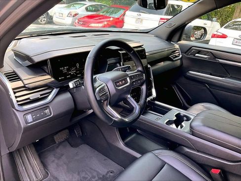 Used 2026 GMC Acadia Elevation w/ Elevation Premium Package AWD/4WD image 8