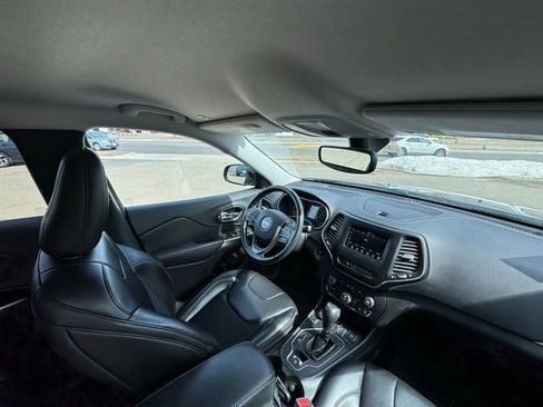 Used 2019 Jeep Cherokee Latitude Plus w/ Comfort/Convenience Group image 25