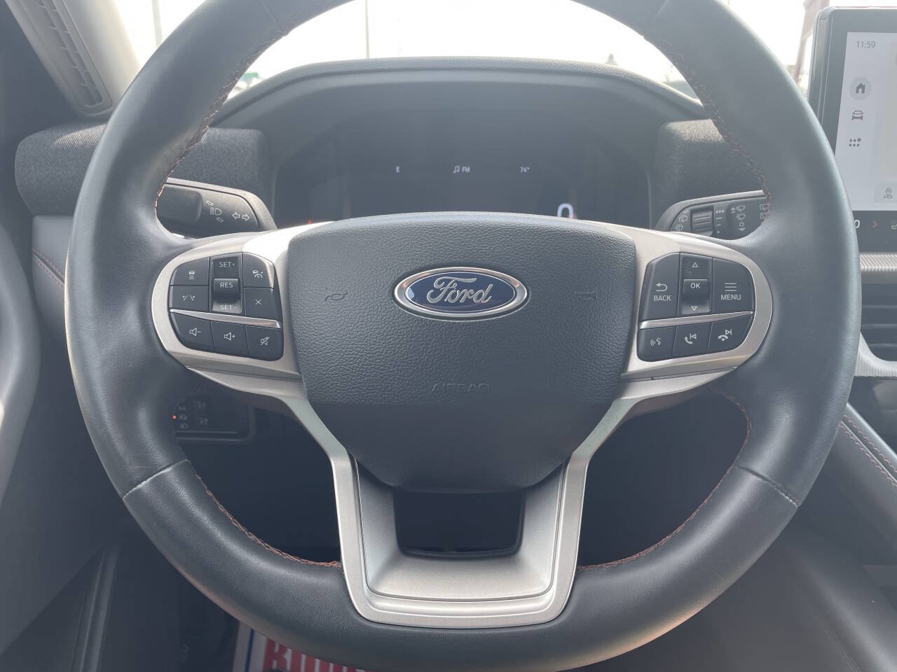 Used 2025 Ford Explorer Active AWD/4WD image 17