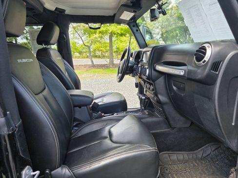 Used 2017 Jeep Wrangler Rubicon w/ Power Convenience Group AWD/4WD image 14