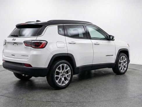 Used 2025 Jeep Compass Limited AWD/4WD image 9