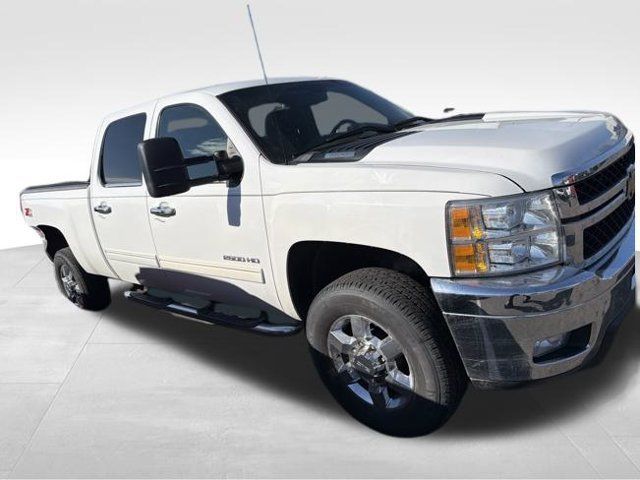 Used 2014 Chevrolet Silverado 2500 LT w/ Interior Plus Package AWD/4WD image 7