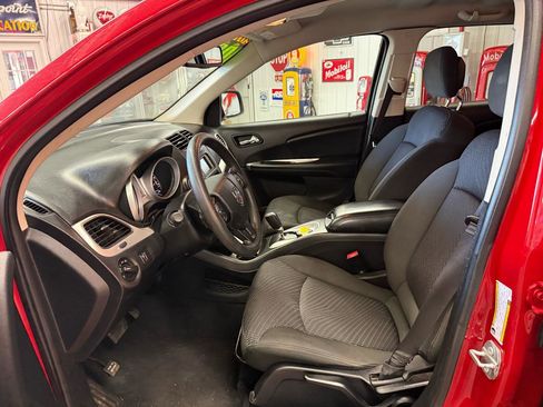Used 2019 Dodge Journey SE image 11