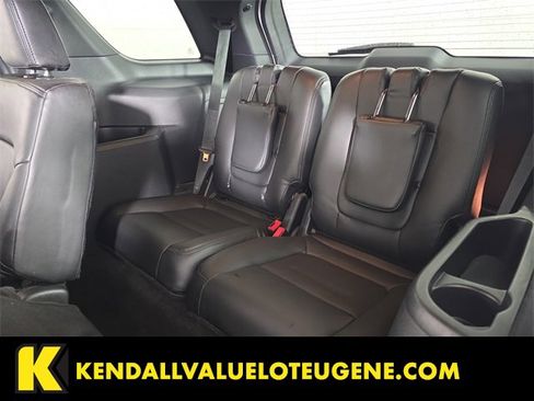 Used 2017 Ford Explorer XLT image 19