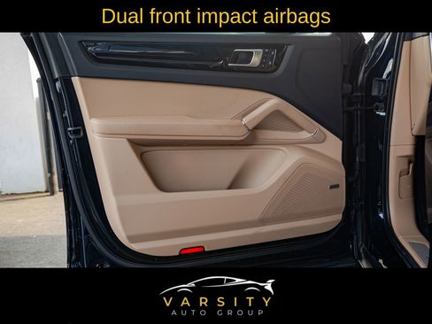 Used 2022 Porsche Cayenne Coupe w/ Premium Package image 27