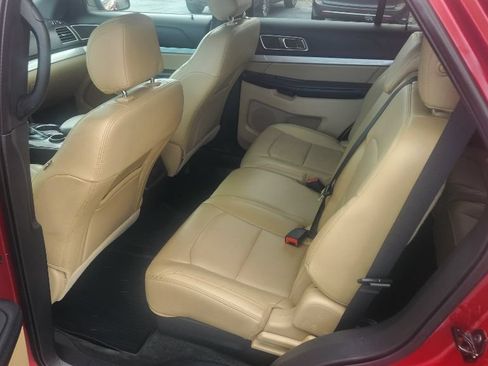 Used 2017 Ford Explorer XLT w/ Equipment Group 202A FWD image 16