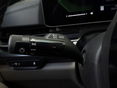 Used 2026 Kia Carnival FWD image 40