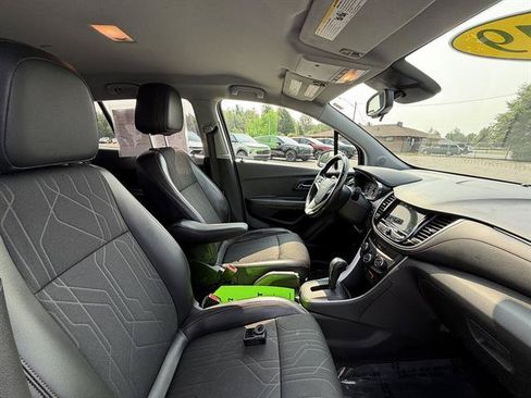 Used 2019 Chevrolet Trax LT w/ LT Convenience Package AWD/4WD image 12