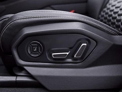 Used 2021 Lamborghini Urus AWD/4WD image 56