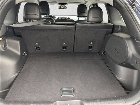 Used 2019 Jeep Cherokee Limited image 3