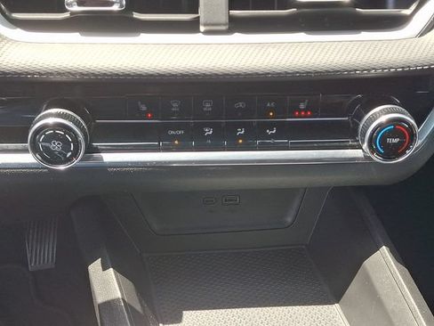 Used 2025 Chevrolet Equinox LT AWD/4WD image 15