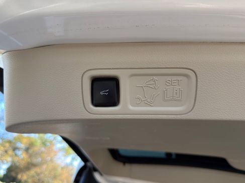 Used 2018 Lincoln Navigator Select w/ Cargo Package image 18