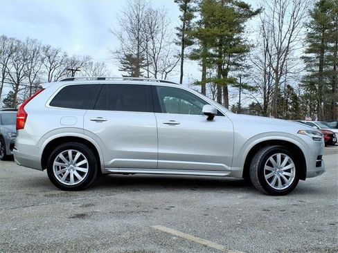 Used 2018 Volvo XC90 T6 Momentum w/ Convenience Package image 2