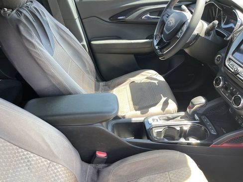 Used 2021 Chevrolet TrailBlazer RS w/ Technology Package FWD image 5